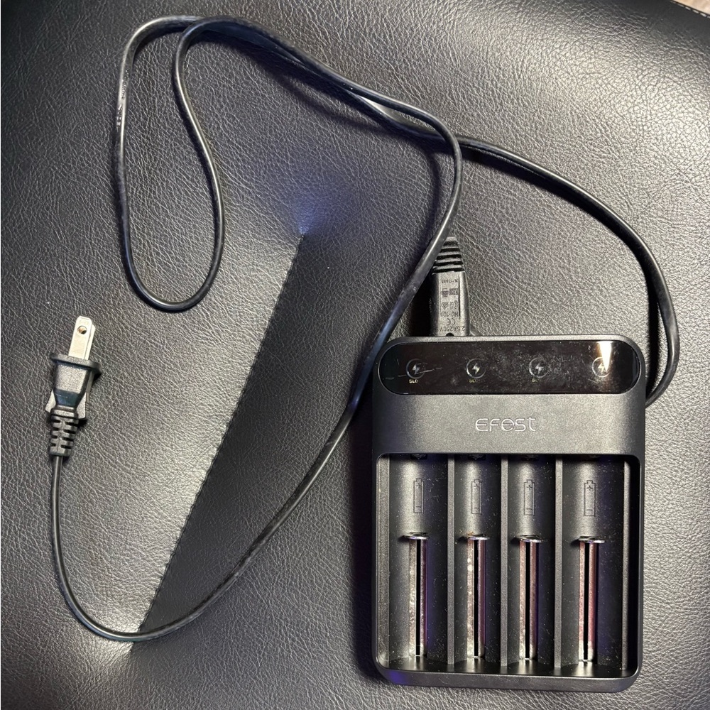 Efest LUSH Q4 4-Bay Intelligent LED Battery Charge